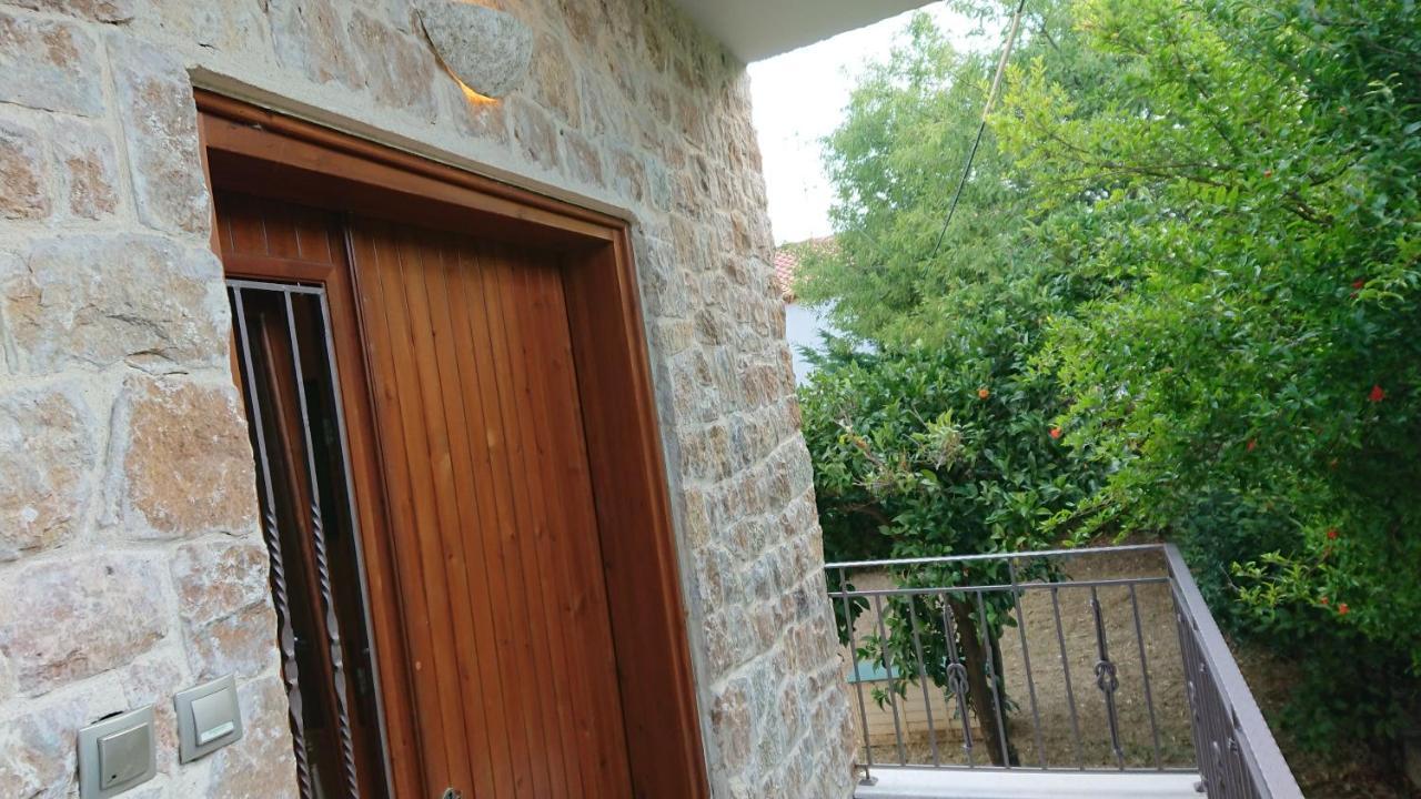 Appartamento Stone House With Seaview Nea Poteidaia Esterno foto