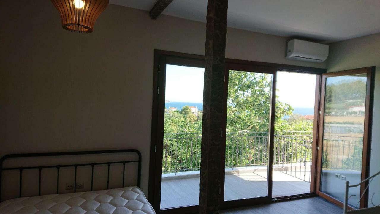Appartamento Stone House With Seaview Nea Poteidaia Esterno foto
