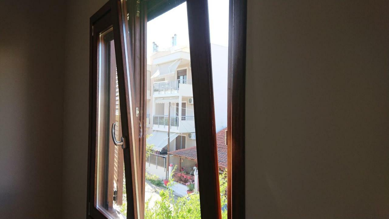 Appartamento Stone House With Seaview Nea Poteidaia Esterno foto