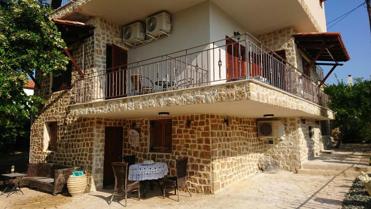 Appartamento Stone House With Seaview Nea Poteidaia Esterno foto