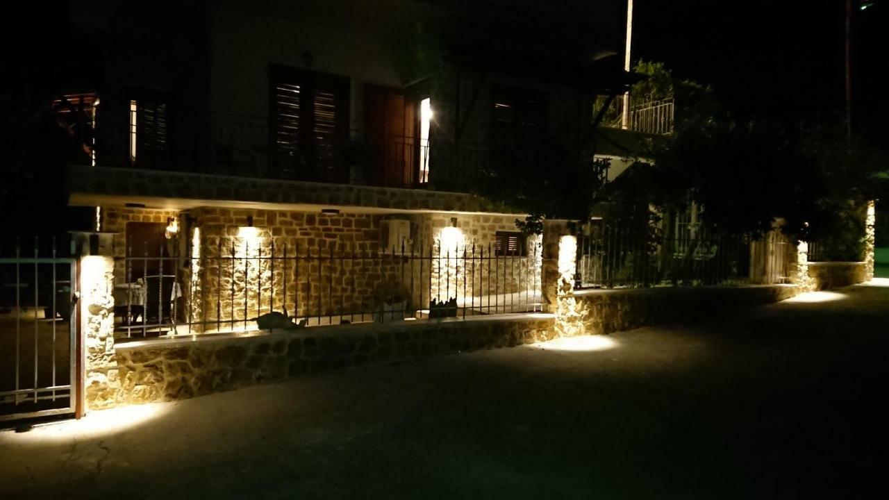 Appartamento Stone House With Seaview Nea Poteidaia Esterno foto