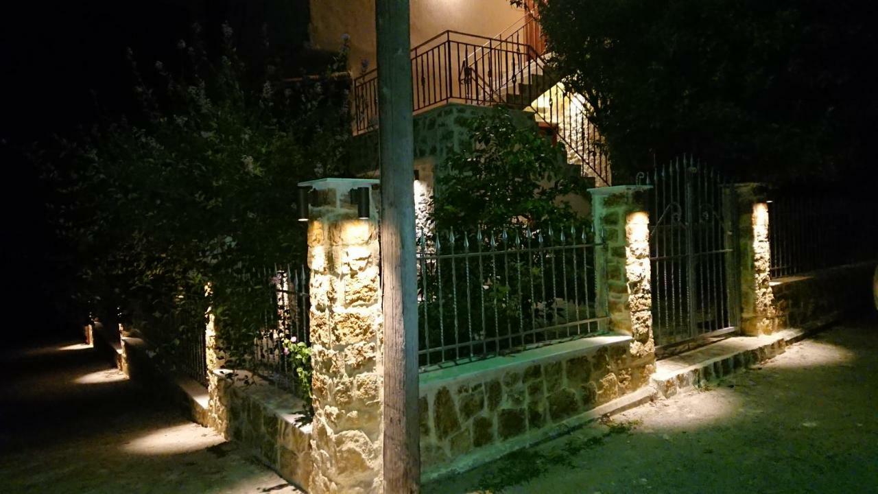 Appartamento Stone House With Seaview Nea Poteidaia Esterno foto