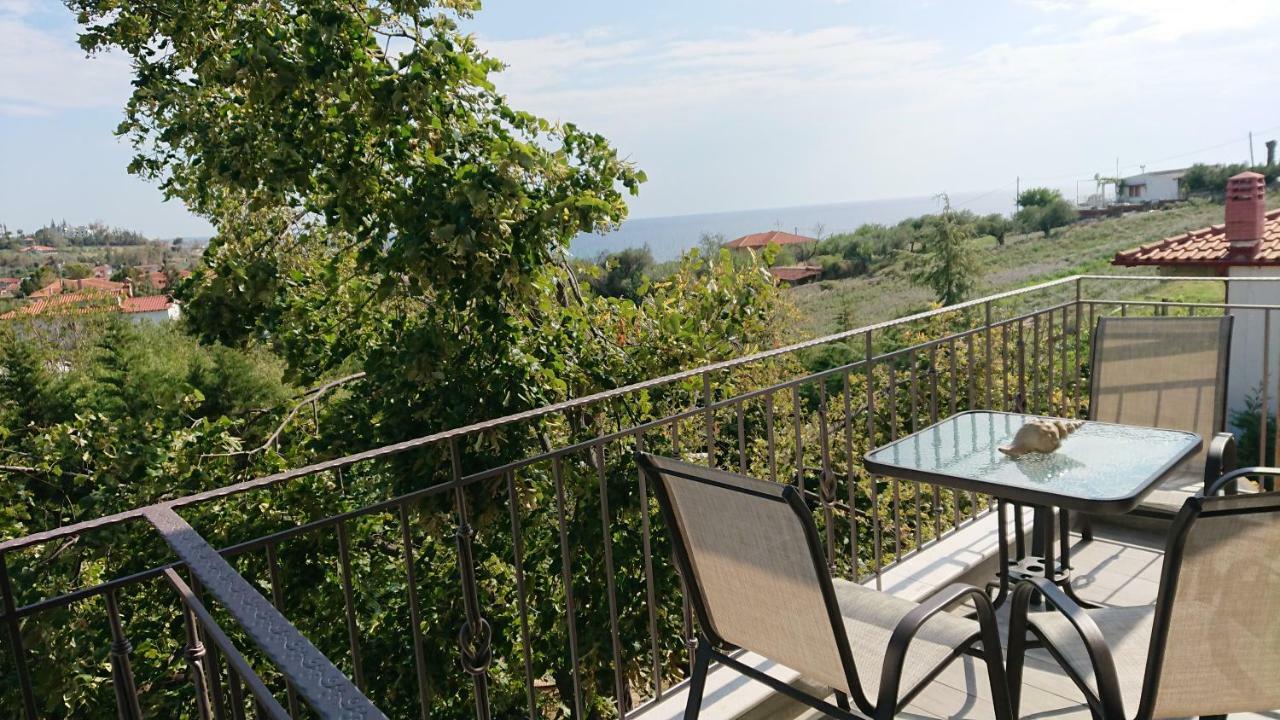 Appartamento Stone House With Seaview Nea Poteidaia Esterno foto
