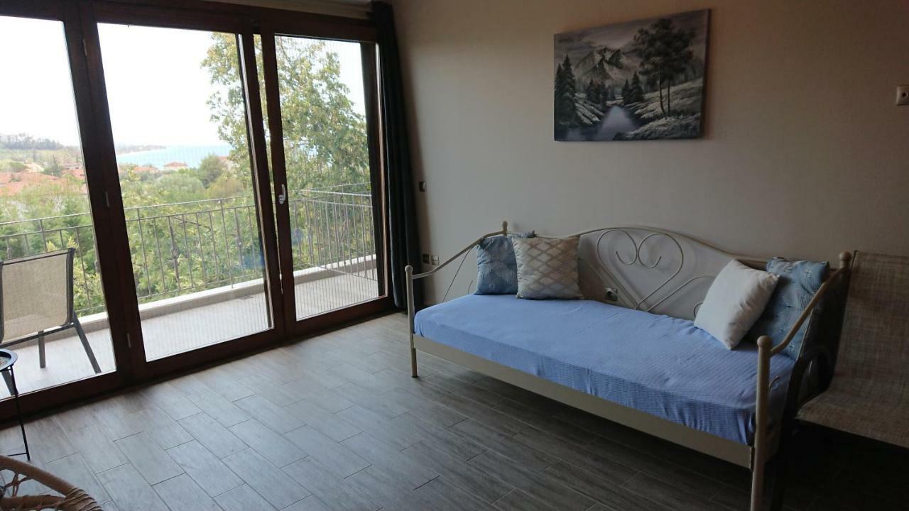 Appartamento Stone House With Seaview Nea Poteidaia Esterno foto